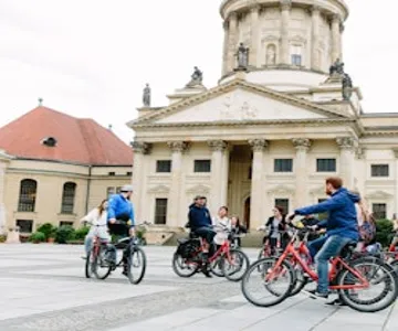 Berlin: City Highlights Guided Bike Tour